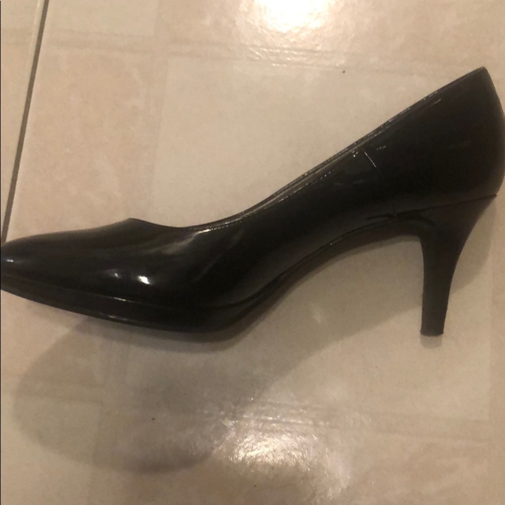 Pumps - Picture 3 of 7